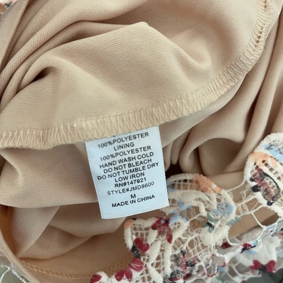 Fab’rik Lace Crochet Overlay Floral Zip Back Mini Dress Size M White Tan Red - Picture 12 of 12